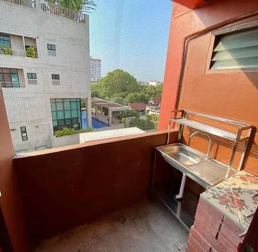 Apartment Ratanawong Place 557